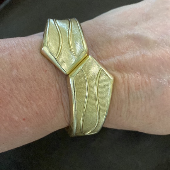 Sarah Coventry Clamper Bracelet - Picture 3 of 3